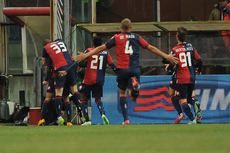 Dopo 17&#39; il Genoa passa:  Iago a far esplodere il pubblico rossobl